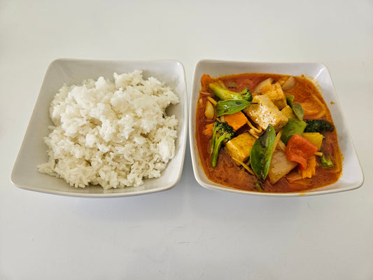 Vegansk röd curry med tofu och bambuskott