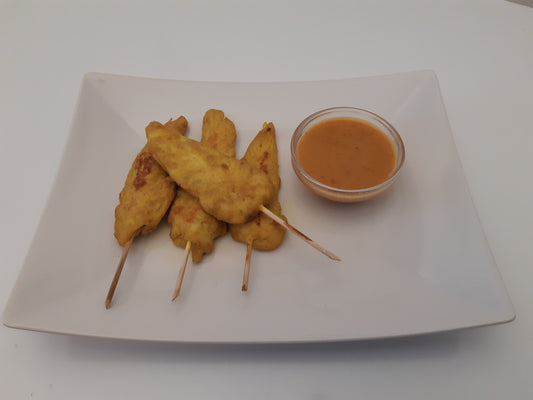 Handgjorda kycklingspett med satay glace