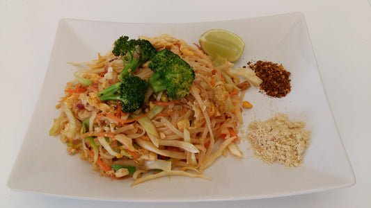 Vegetarisk pad thai med ägg