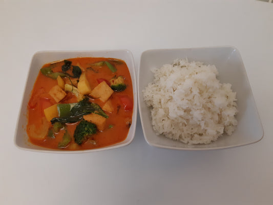 Vegansk röd curry med tofu och ananas