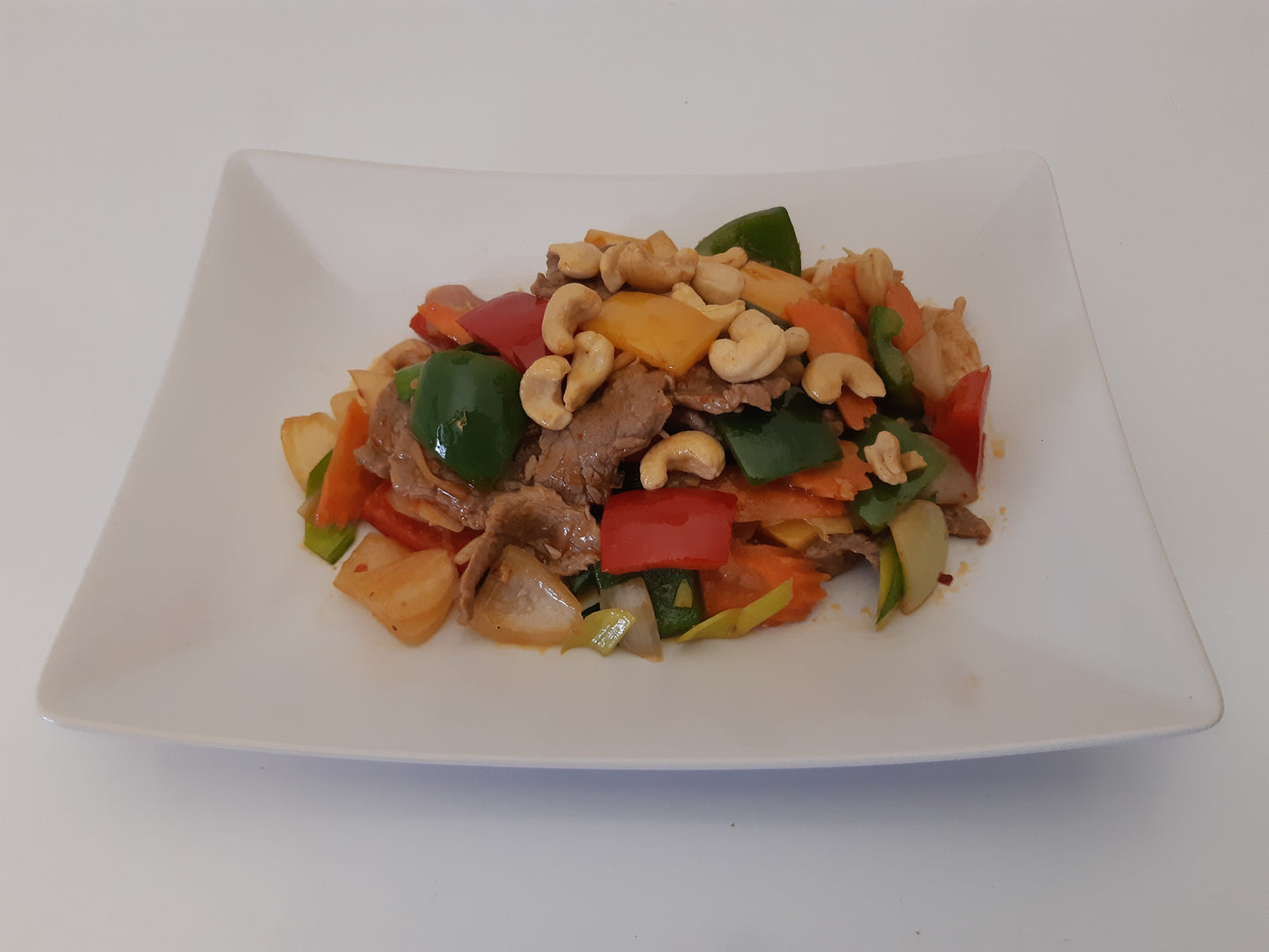 Wok med nötkött och cashewnötter