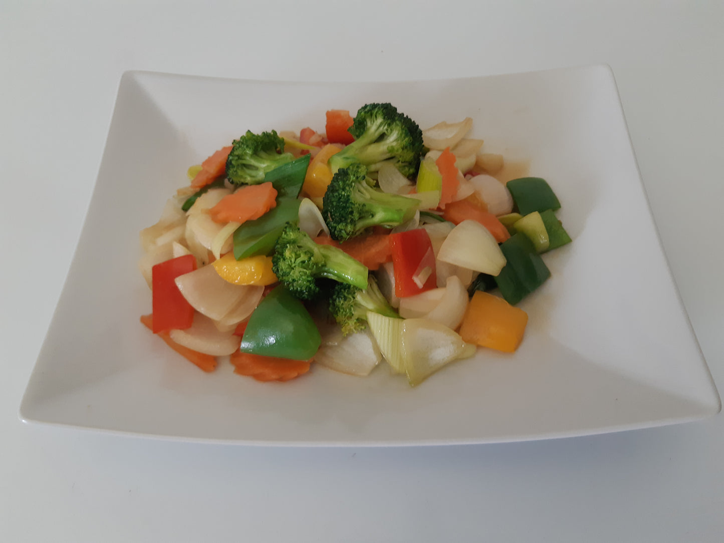 Vegansk wok med grönsaker och sojasås